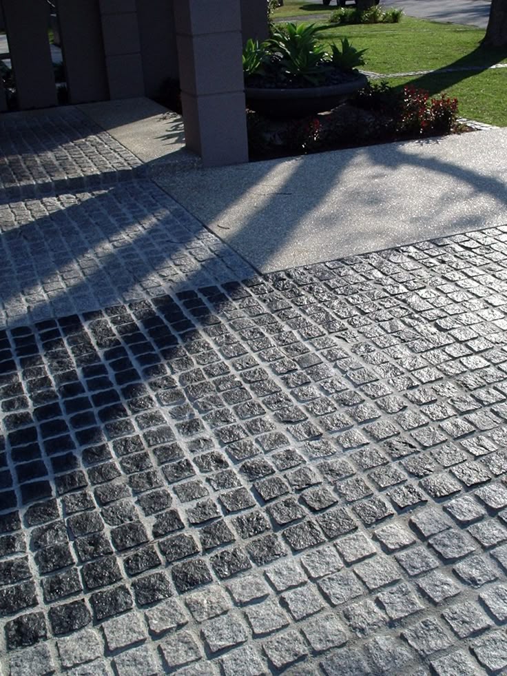 Cobble stone paving